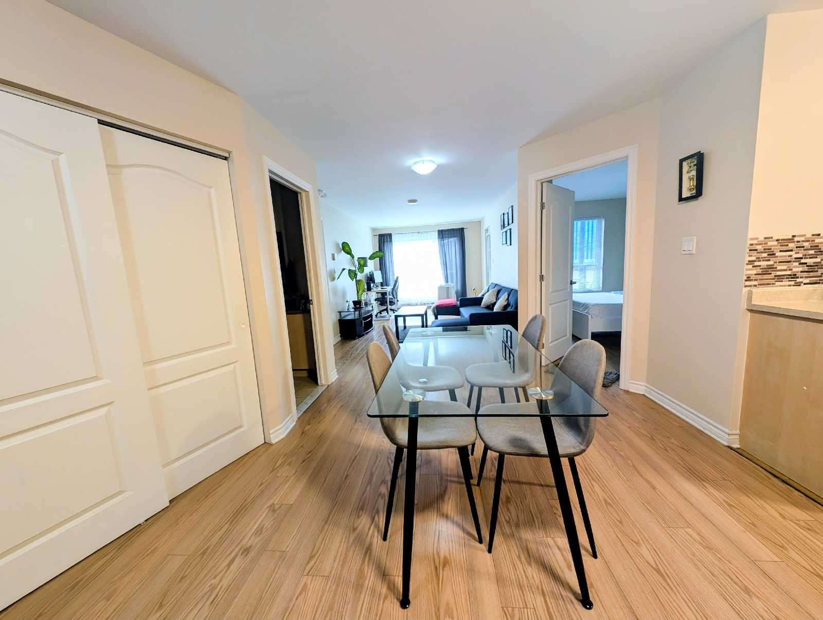 12e Avenue — photo 3