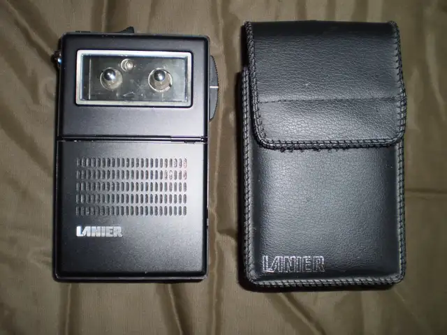 Lanier MS-105 Handheld Microcassette Recorder with Case in General Electronics in City of Toronto - Image 2