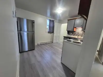 3 Bed / 1 Bath Apartment Near Downtown Kentville – Available Immediately!Rent: $2,000/month (Water i...