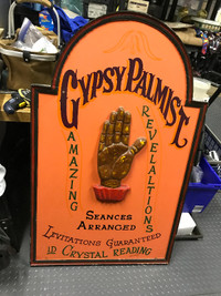 LARGE VINTAGE 1970s WOOD SIGN GYPSY PALMIST WITH 3-D HAND