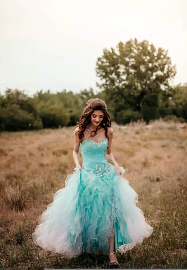 Ombré grad dress with leg slit in Women's - Dresses & Skirts in Medicine Hat - Image 8
