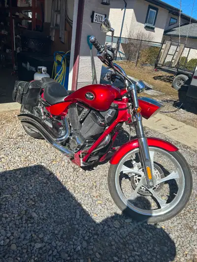 This bike is in excellent condition. 106 cubic inch engine gives it lots of power and speed. Great c...
