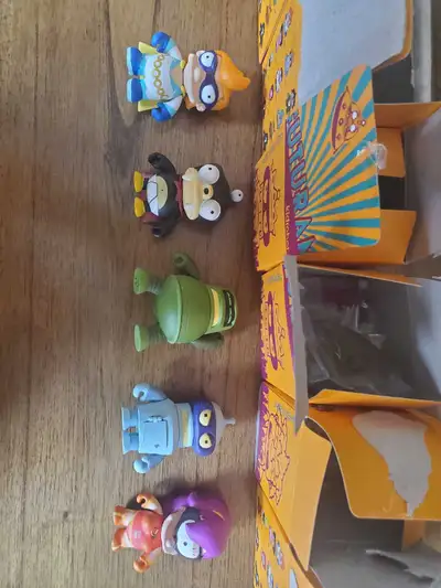 I'm offering a set of Futurama collectable figures. These figures are in good condition, perfect for...