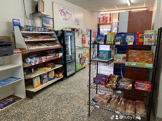 Dépanneur à vendre dans Autres équipements commerciaux et industriels  à Ville de Montréal - Image 4