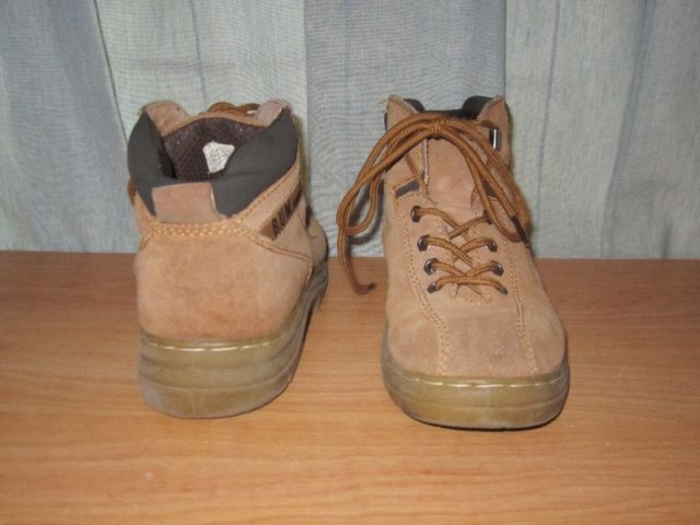 Kids Boots Short Style Brown Size = 3 in Kids & Youth in Markham / York Region - Image 3