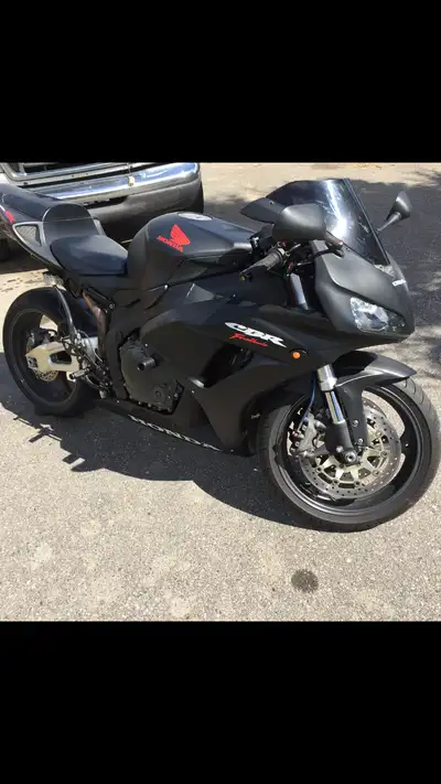 2006 CBR1000RR 22563kms New tires,brake pads,wheel bearings,engine oil/filter,brake/clutch fluid,for...
