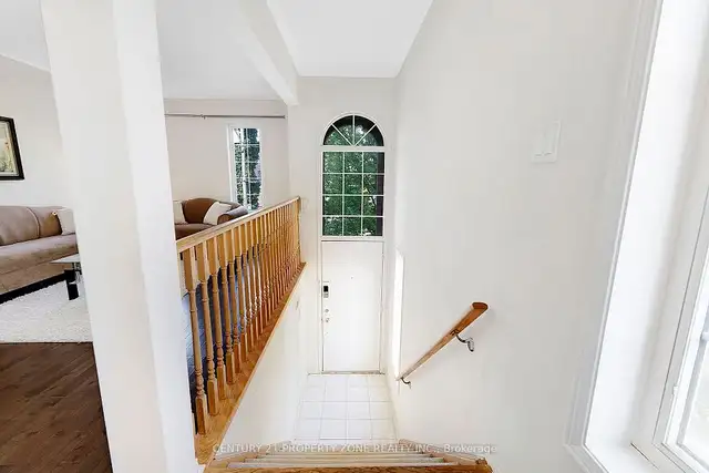 Bright and Airy End Unit Freehold Townhome on a Prime Location!62865714017923122