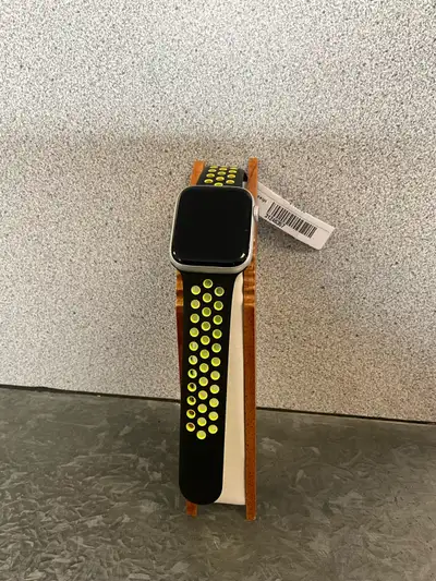 44MM Apple Watch Series 4 (31246357), View more