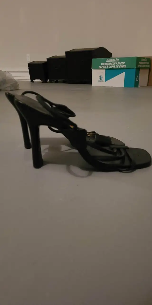 Sandals, Heels and Shoes in Women's - Shoes in Calgary - Image 7