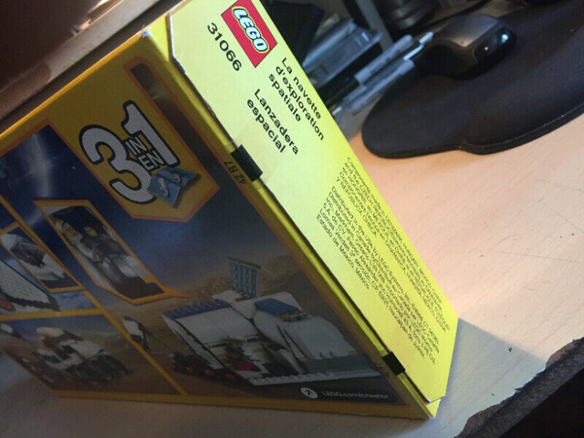 SPACE SHUTTLE - LEGO 31066 - Creator Kit Factory Sealed in Toys & Games in Oshawa / Durham Region - Image 2