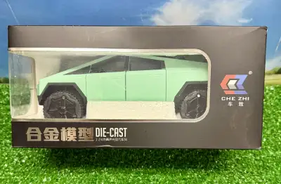 Modèle Diecast...De ma collection...Camion Tesla flambant neuf dans boîte scellée...Echelle 1:24...V...