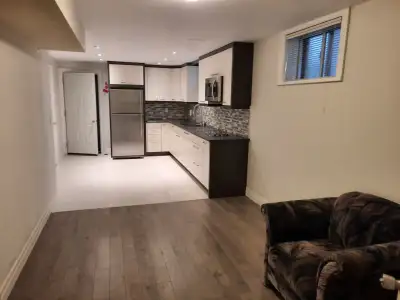 one bedroom basement Apt     yonge / Major Mackenzie