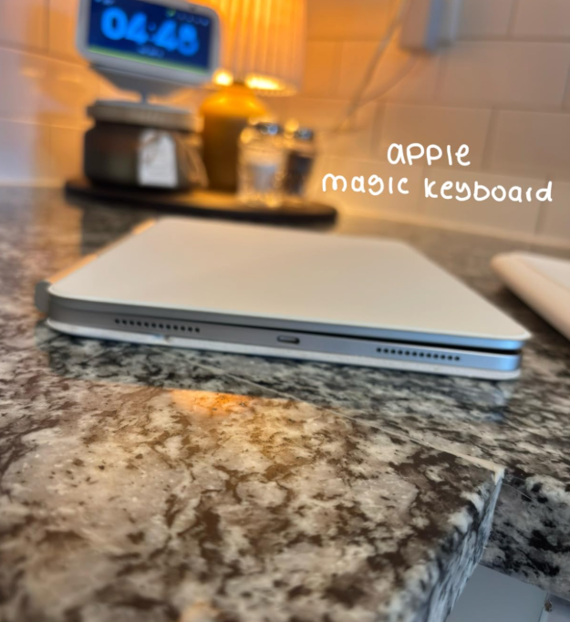 ESR Magnetic Keyboard Case For Apple IPad Pro 11'' or Air 4 & 5 in iPad & Tablet Accessories in City of Toronto - Image 4