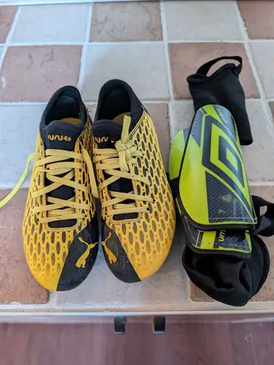 Soccer cleats size 4 junior + shin guards , View more