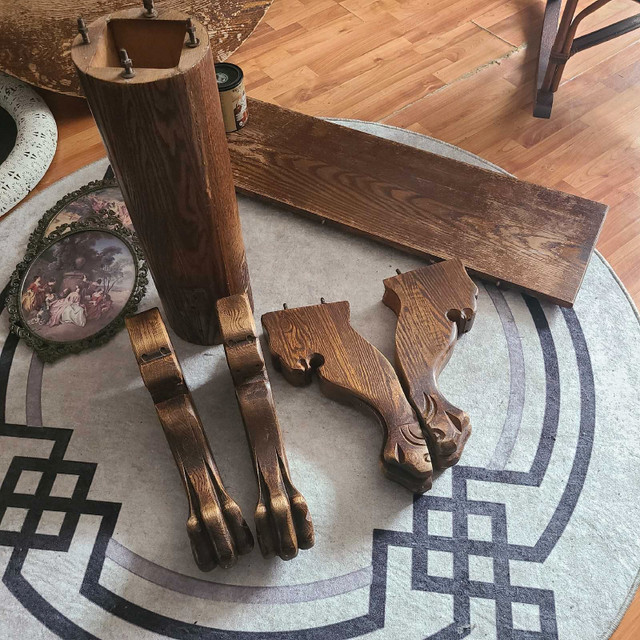 Avis aux amoureux du bois  table et 4 chaises antique  dans Mobilier de salle à manger et cuisine  à Laval/Rive Nord - Image 2