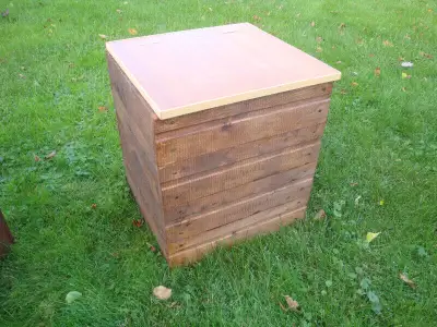 Je fabrique des boîtes de rangement en bois naturel 65$ ou en bois teint 85$. Les dimensions sont 50...