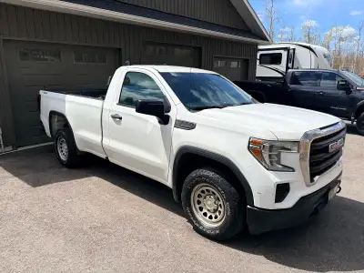This is a great wok truck. Rear suspension has been reinforced t carry heavier loads. 8’ box to allo...