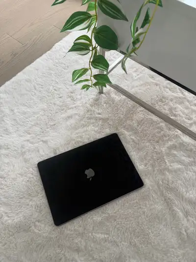 2019 13-inch MacBook Pro with Touch Bar, * Processor: 1.4 GHz Quad-Core Intel Core i5 * Memory: 8 GB...
