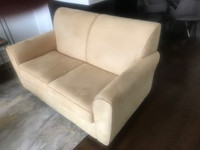 Micro fibre love seat in excellent shape
