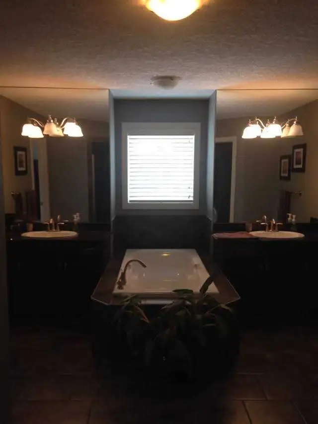 in & out renovations & painting  ltd 63005662918275123
