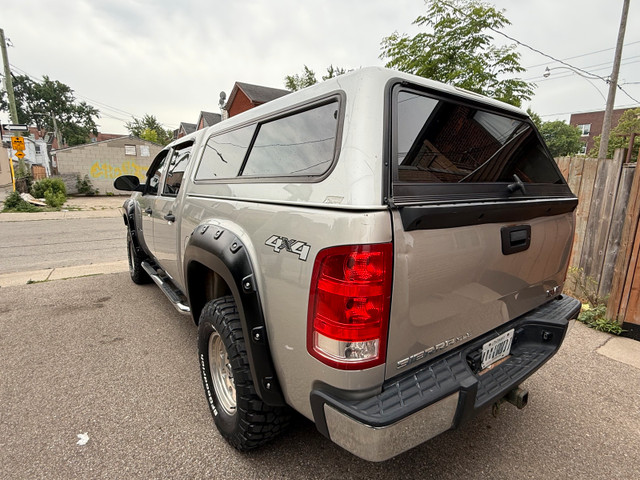 2007 GMC sierra CrewCab 4X4 1500 in Cars & Trucks in City of Toronto - Image 3