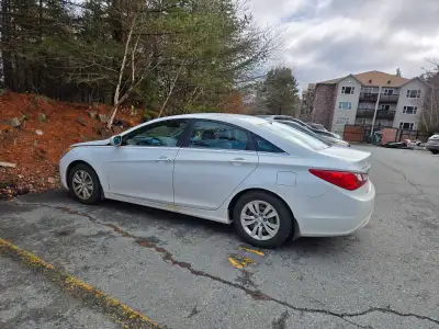 Hyundai sonata 2011 211,824 km Has some rust on the roof Asking 4000 obo. Dm to schedule a viewing.
