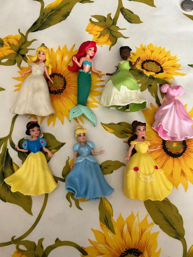 6 Disney Princesses Lot with Rubber Dresses in Toys in Oshawa / Durham Region - Image 2
