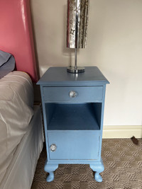 Night stand bedside table