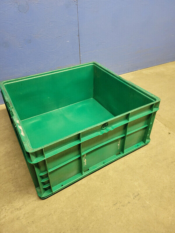 USED PLASTIC TOTES 50 OFF. HALF PRICED STORAGE CONTAINERS. BINS