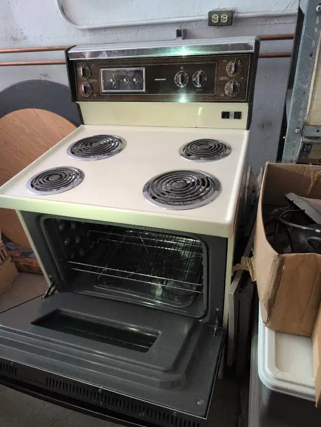 stove oven  in Stoves, Ovens & Ranges in Longueuil / South Shore - Image 3