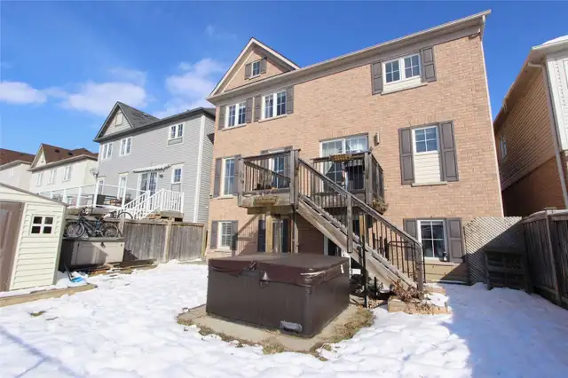 Furnished all Inclusive Free Wifi Room for rent in Room Rentals & Roommates in City of Toronto - Image 5
