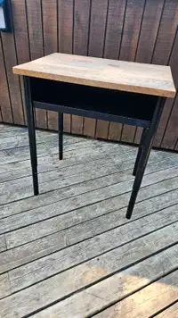 Small adjustable desk