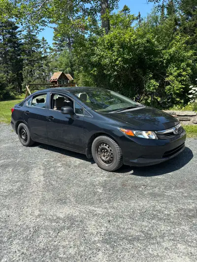 Looking to sell my friends 2012 Honda civic LX Sedan. Automatic with 320,000km but you’d never know...