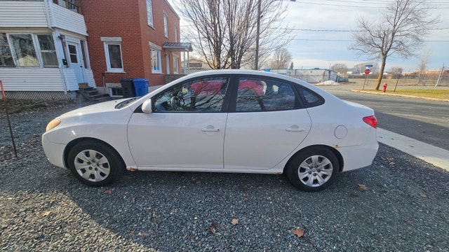 2009 Hyundai Elantra – Pour pièces, projet ou Derby-1490$OBO — photo 2