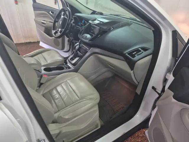 AWD Escape 2014578311186548019205