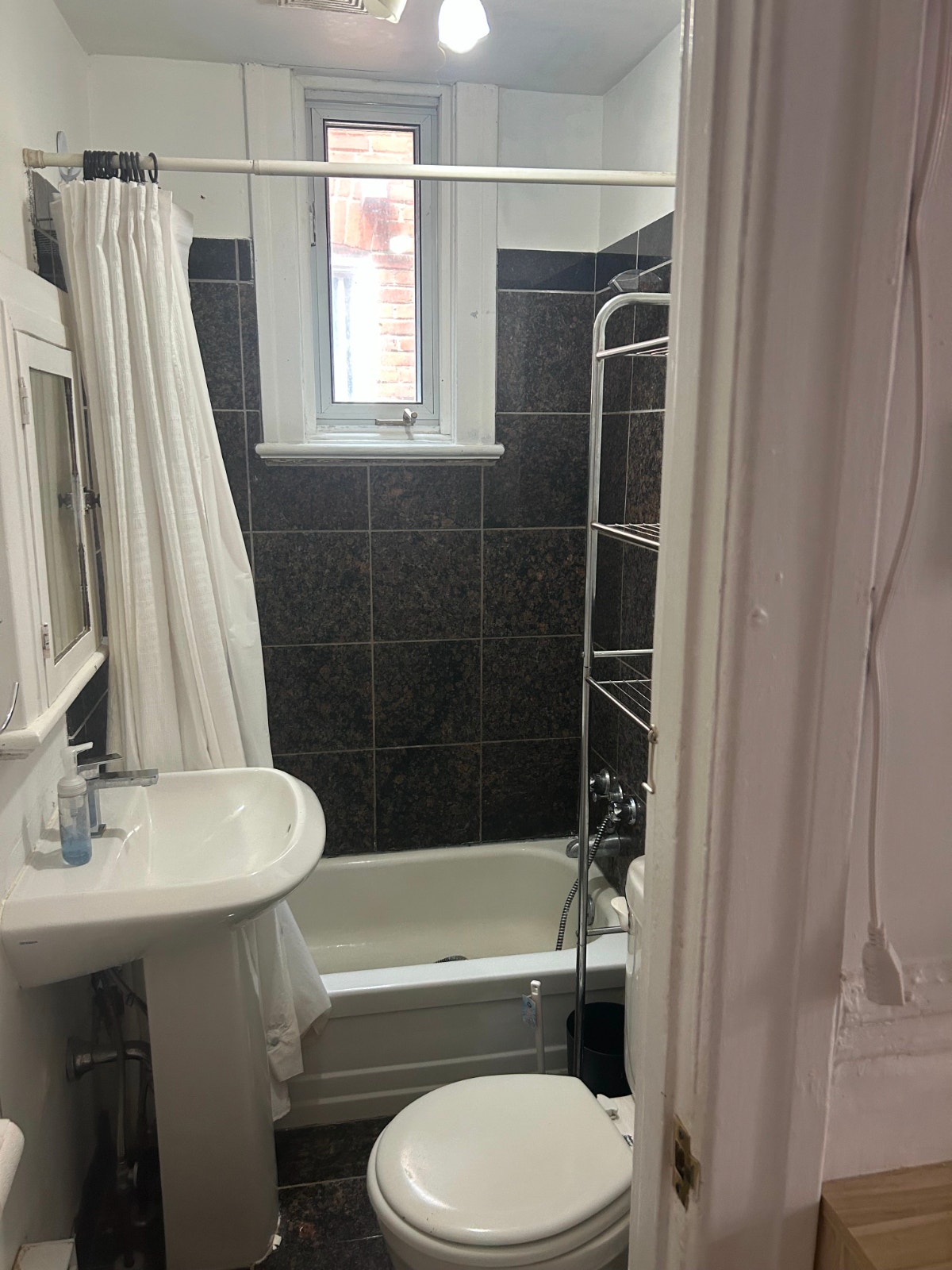 Appartement de charme 5 1/2 à louer-Villeray; 1,750$/mois — photo 2