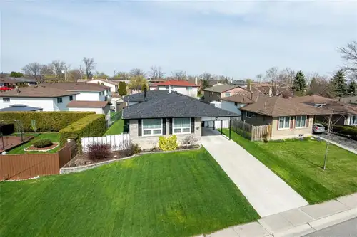 Beautiful & Spacious 2-Bedroom Lower Unit – Hamilton Mountain Stone Church Rd E & Upper Gage Ave Mov...