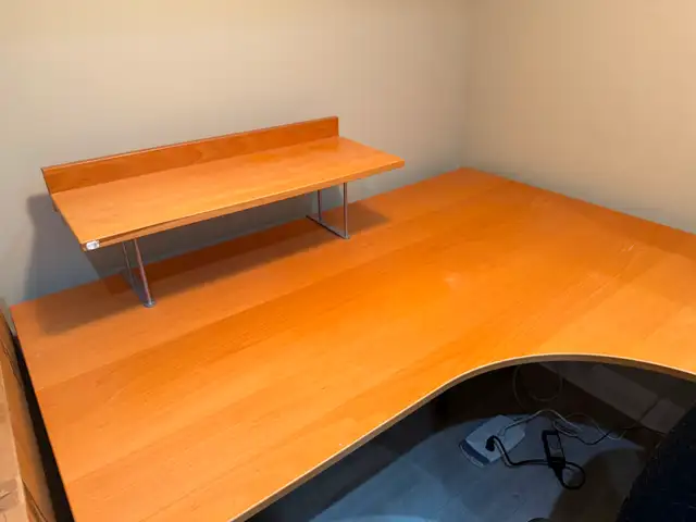 Ikea L-shaped wood desk and office chair in Desks in Ottawa - Image 4