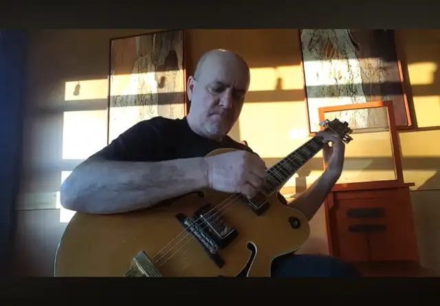 Solo Guitarist