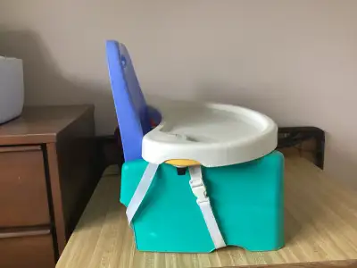 Baby booster seat Has strap to hold baby in chair Has straps to tie on table chair Great condition G...