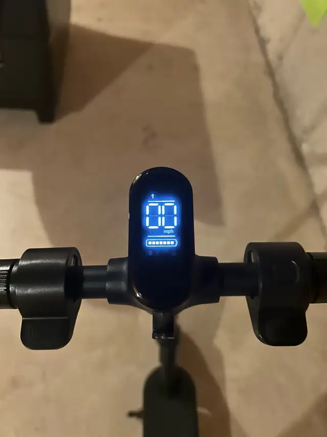 i-Zip Electric Scooter in Scooters & Pocket Bikes in Hamilton - Image 6