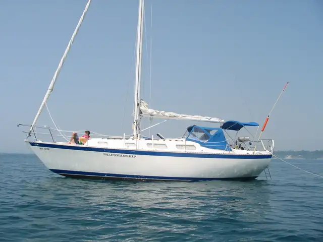 1981 Hughes columbia 10.7, 35 feet, sailboat in Sailboats in London - Image 2