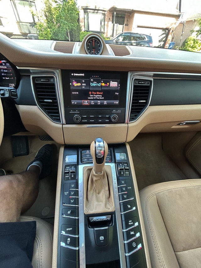 2017 Porsche Macan — photo 5