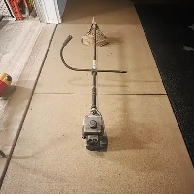 Craftsmen 18" cut, 31cc Grass Trimmer, View more