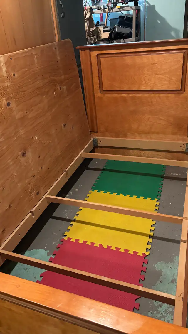 Lit simple en bois in Beds & Mattresses in Longueuil / South Shore - Image 3