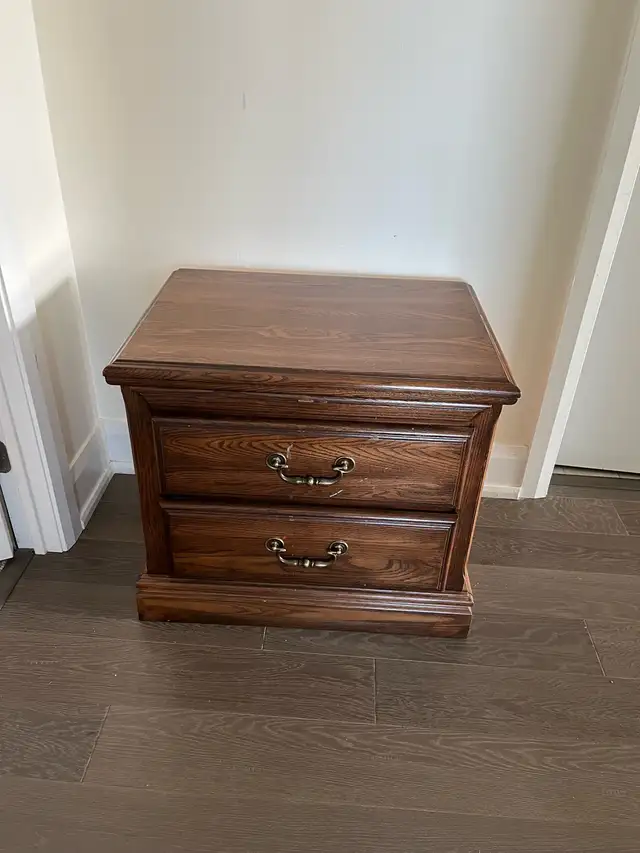 Nightstand in Dressers & Wardrobes in Oakville / Halton Region - Image 2