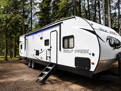 2018 Forest River Wolf Pack 25PACK12+ Toy Hauler – For Sale Location: Wandering River, Alberta Price...