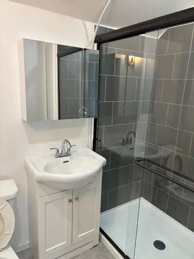 Ground floor 2-Bdrm,1-bath at McConnell and Montreal, newly renovated, 2 parking space, $1,600 ($1,8...