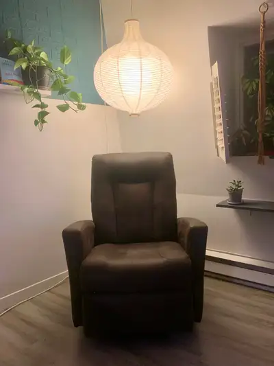 Fauteuil Elran modèle L0312 en parfaite condition 400$, View more
