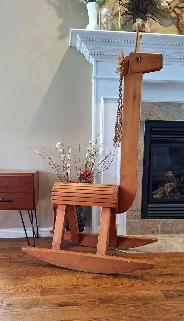 Mid Century Oak Wood Rocking Horse Deco in Arts & Collectibles in West Island - Image 2